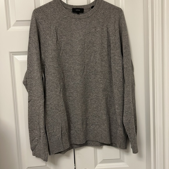 NWOT Mens Vince gray sweater, size large. 70% wool/30% cashmere. - Picture 3 of 4